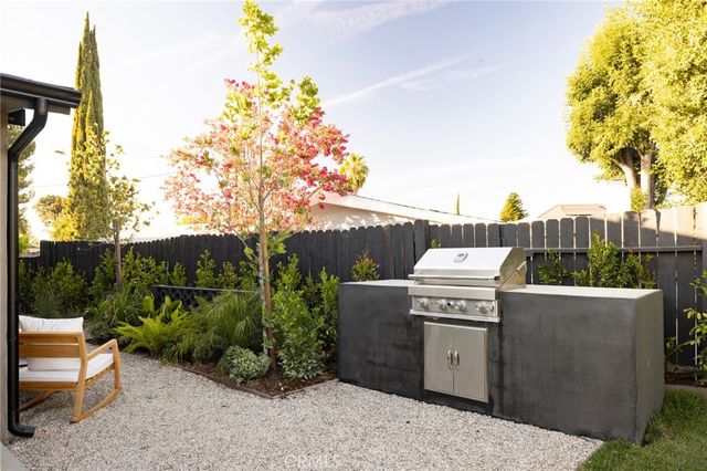 5746 Mcdonie, Woodland Hills, CA 91367