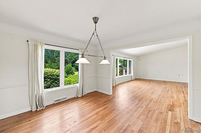 980 Sandhurst Road, Bloomfield Hills, MI 48302