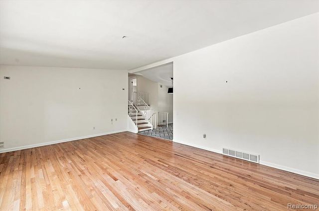 980 Sandhurst Road, Bloomfield Hills, MI 48302