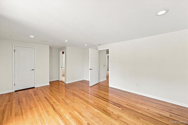 980 Sandhurst Road, Bloomfield Hills, MI 48302