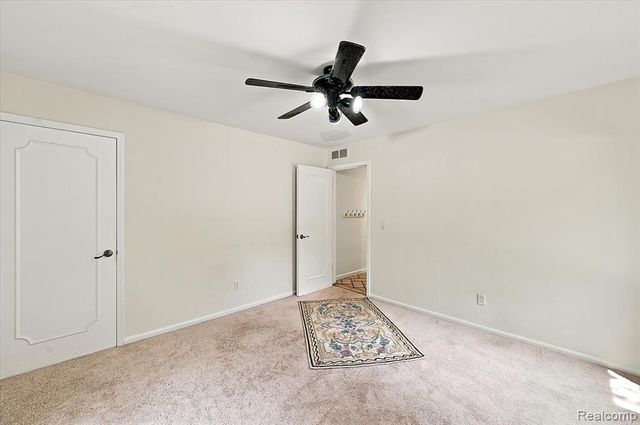 980 Sandhurst Road, Bloomfield Hills, MI 48302