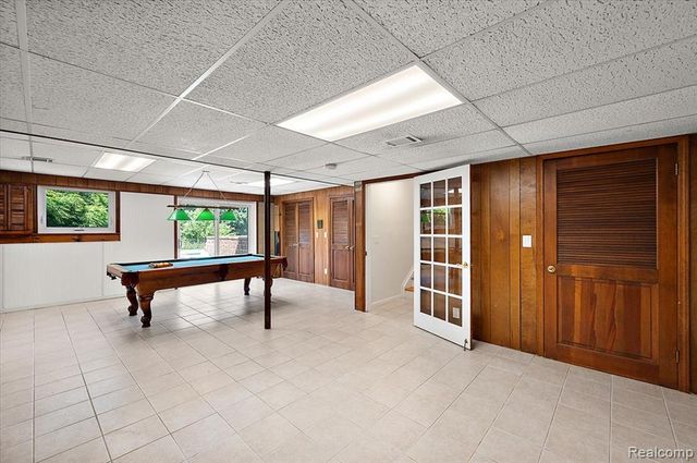 980 Sandhurst Road, Bloomfield Hills, MI 48302