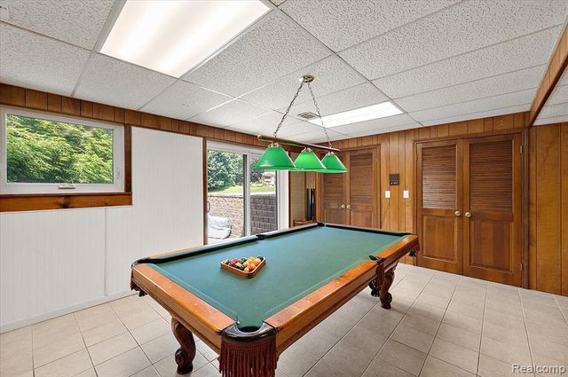 980 Sandhurst Road, Bloomfield Hills, MI 48302