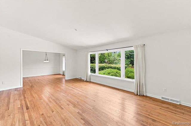 980 Sandhurst Road, Bloomfield Hills, MI 48302