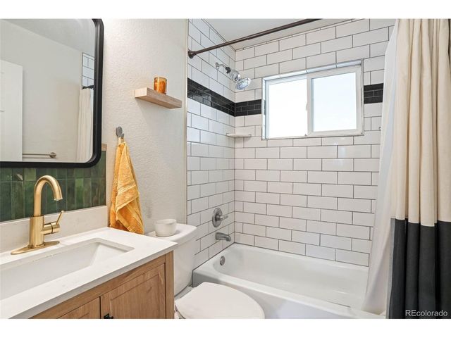 1749 Havana St, Aurora, CO 80010