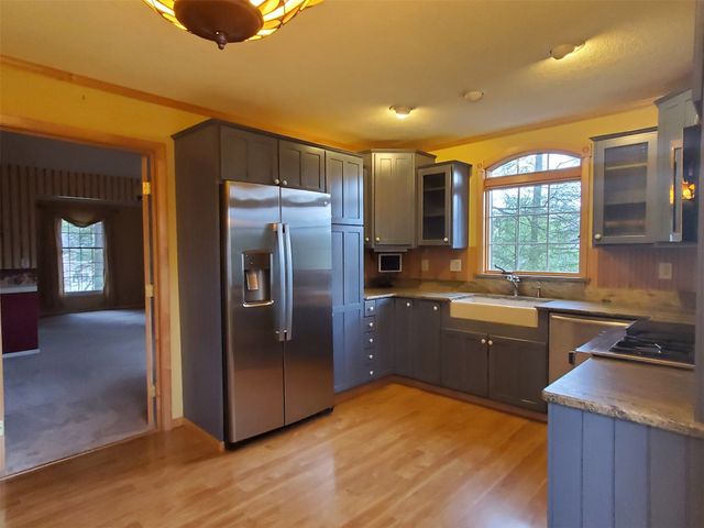 4284 NEPTUNE Drive, Erie, PA 16506