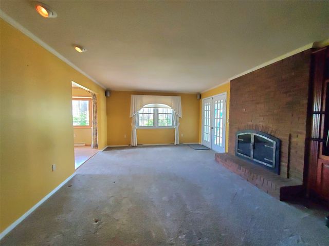 4284 NEPTUNE Drive, Erie, PA 16506
