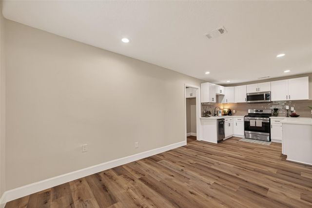 917 S Main Street, Highlands, TX 77562