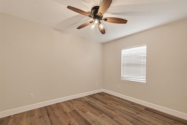 917 S Main Street, Highlands, TX 77562