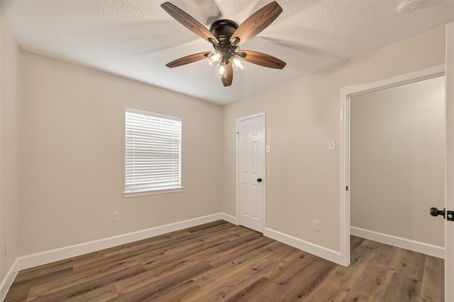 917 S Main Street, Highlands, TX 77562