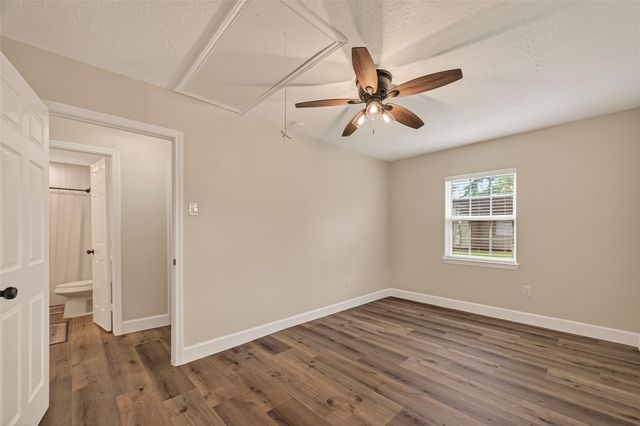 917 S Main Street, Highlands, TX 77562