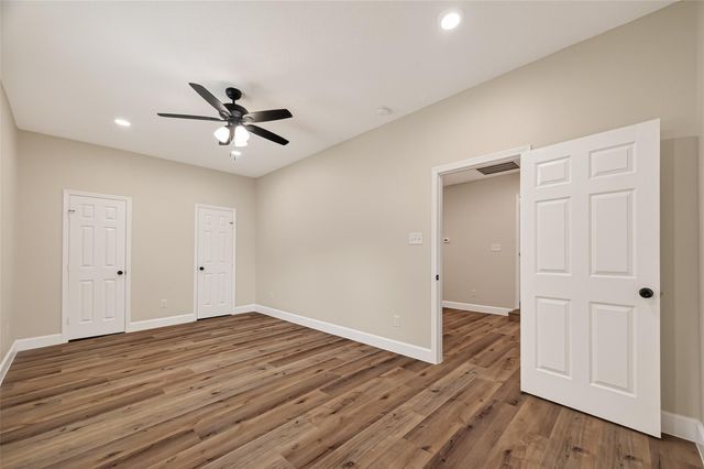 917 S Main Street, Highlands, TX 77562