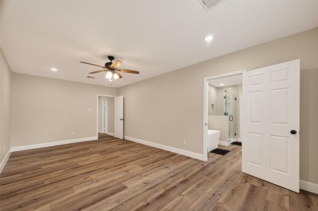 917 S Main Street, Highlands, TX 77562