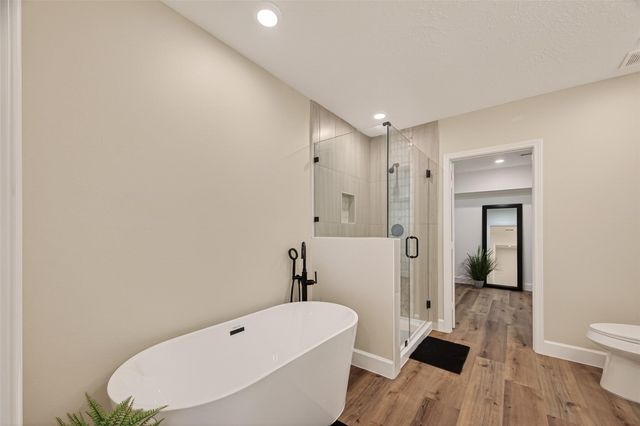 917 S Main Street, Highlands, TX 77562