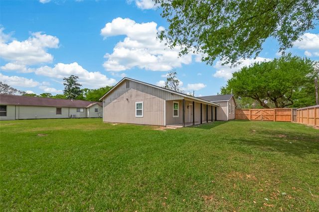 917 S Main Street, Highlands, TX 77562