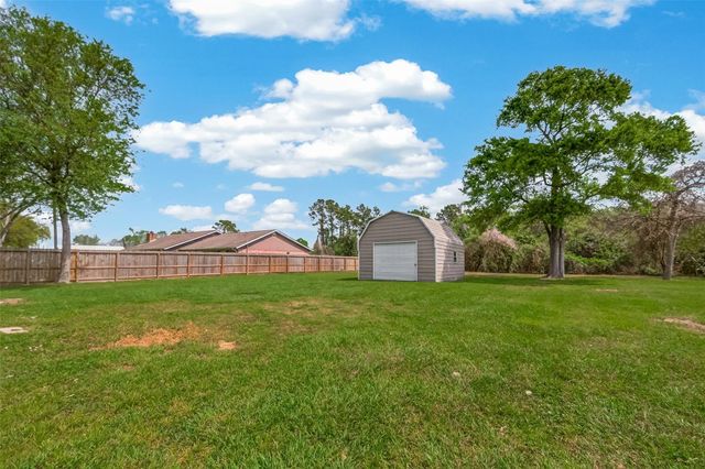 917 S Main Street, Highlands, TX 77562