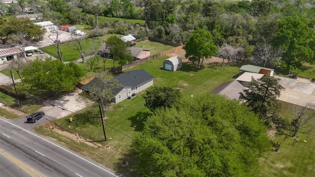 917 S Main Street, Highlands, TX 77562