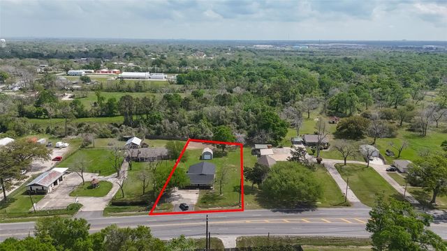 917 S Main Street, Highlands, TX 77562