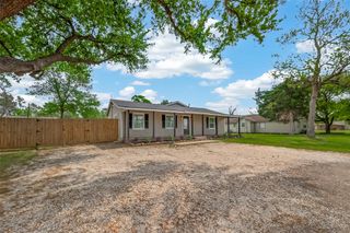 917 S Main Street, Highlands, TX 77562