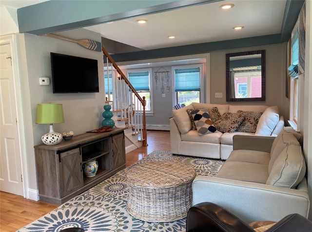 7 Bacheller St Street, Newport, RI 02840