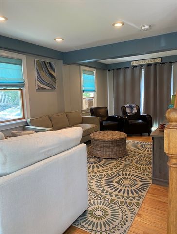 7 Bacheller St Street, Newport, RI 02840