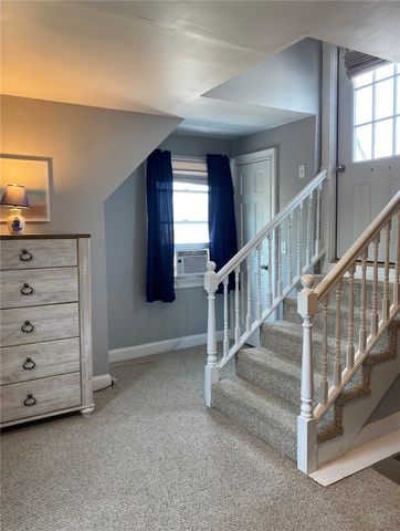 7 Bacheller St Street, Newport, RI 02840