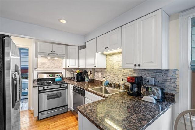 7 Bacheller St Street, Newport, RI 02840