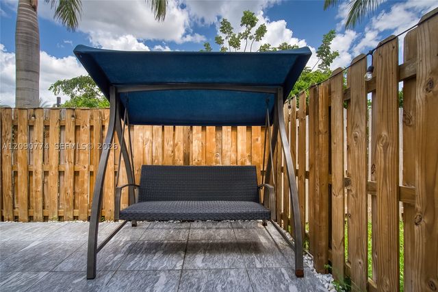 15981 SW 2nd Pl, Pembroke Pines, FL 33027