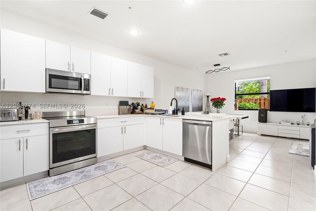 15981 SW 2nd Pl, Pembroke Pines, FL 33027