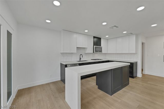 7132 Mission Hills Drive, Las Vegas, NV 89113
