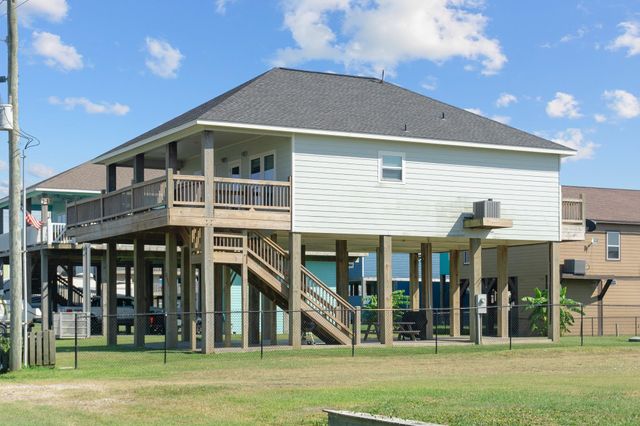 893 West Lane, Crystal Beach, TX 77650