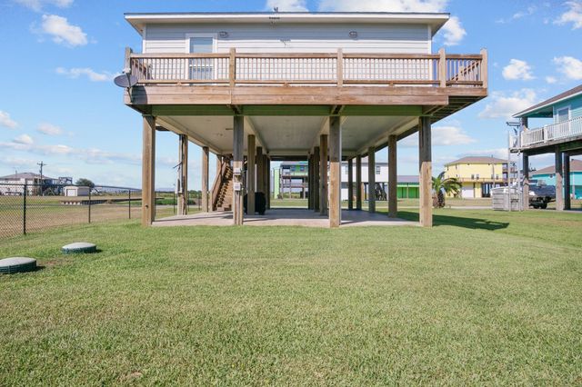 893 West Lane, Crystal Beach, TX 77650