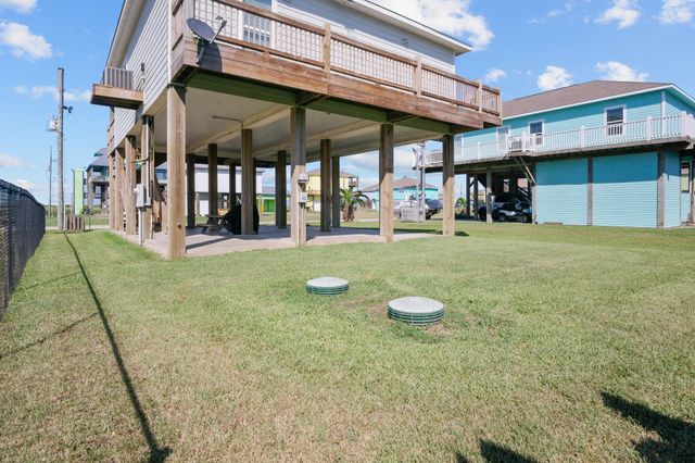 893 West Lane, Crystal Beach, TX 77650