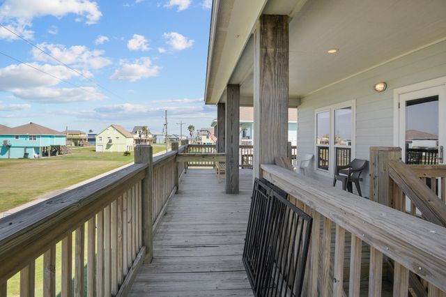 893 West Lane, Crystal Beach, TX 77650