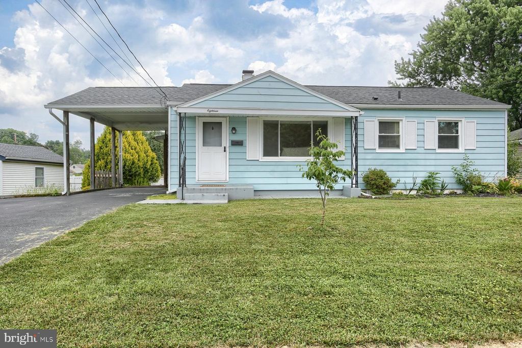 18 ESSEX RD, Camp Hill, PA 17011