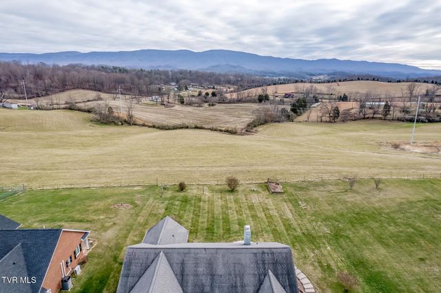 229 Country Meadow Circle, Bristol, TN 37620