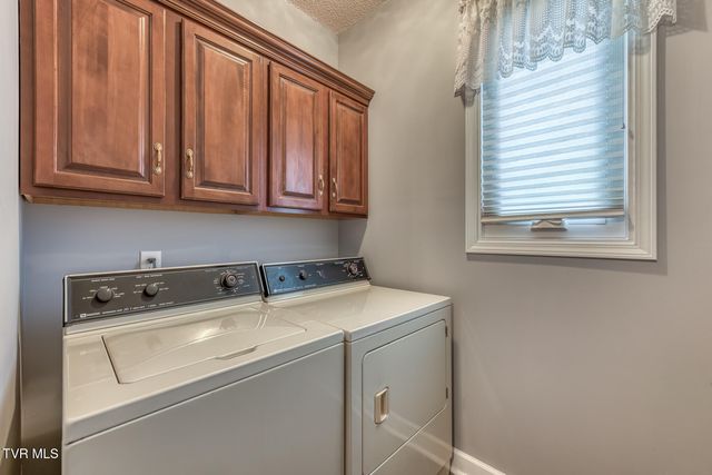 229 Country Meadow Circle, Bristol, TN 37620