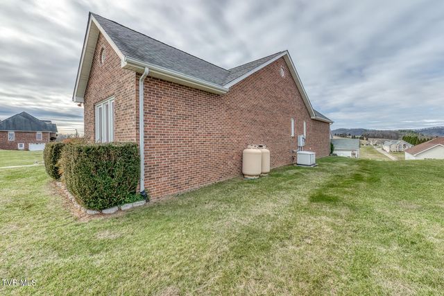 229 Country Meadow Circle, Bristol, TN 37620