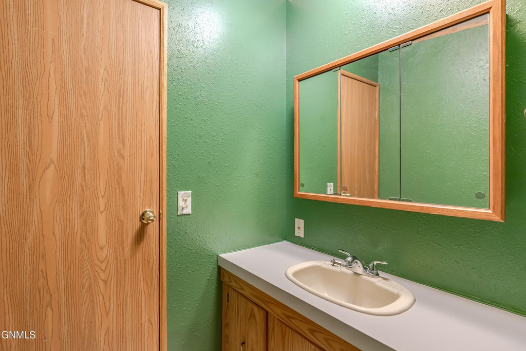 2500 Centennial Road, Bismarck, ND 58503 photo 27