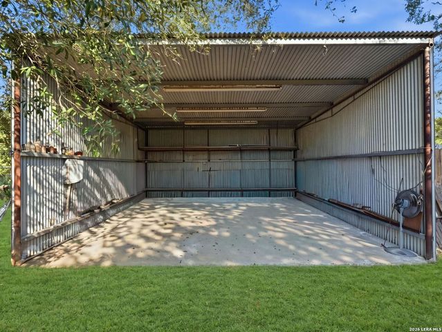 213 E 4th St, Elmendorf, TX 78112