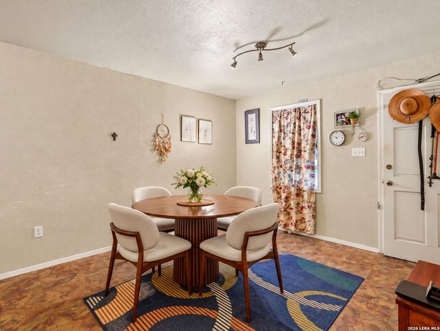 213 E 4th St, Elmendorf, TX 78112