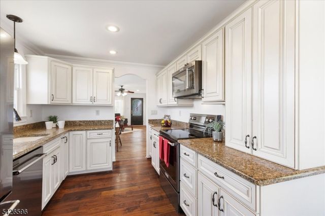 44 Maple Ave, Flemington Boro, NJ 08822