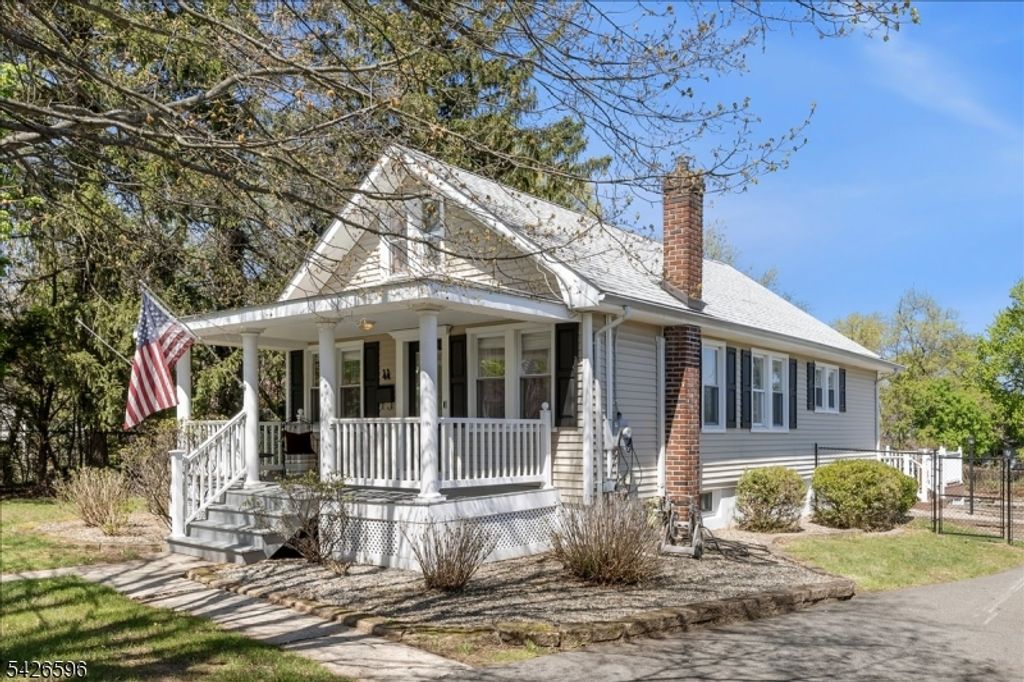 44 Maple Ave, Flemington Boro, NJ 08822