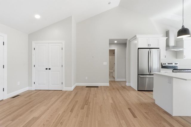 10 Foster Rd, West Brookfield, MA 01585