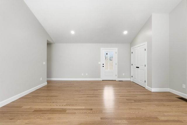 10 Foster Rd, West Brookfield, MA 01585