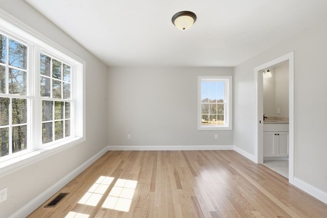 10 Foster Rd, West Brookfield, MA 01585