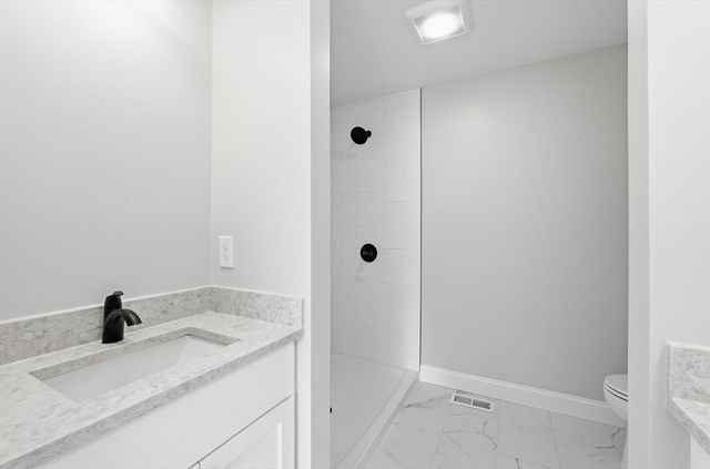 10 Foster Rd, West Brookfield, MA 01585