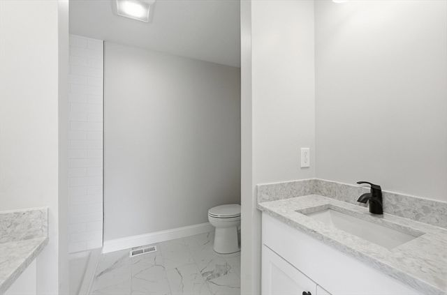 10 Foster Rd, West Brookfield, MA 01585