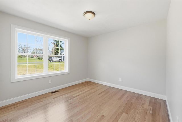 10 Foster Rd, West Brookfield, MA 01585