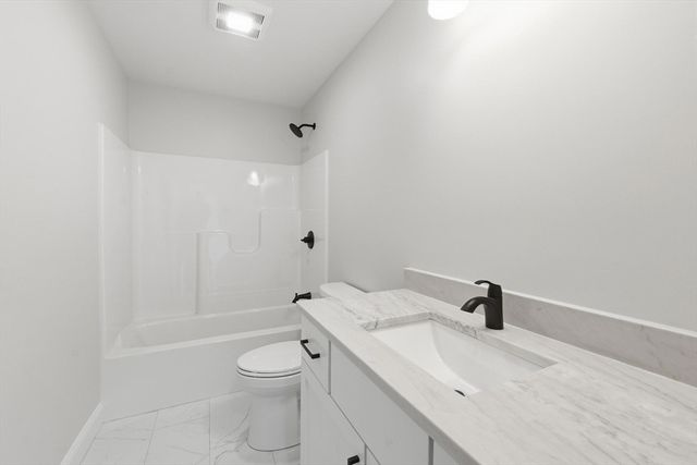 10 Foster Rd, West Brookfield, MA 01585